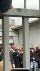 Sadettin Saran, taraftarları selamladı