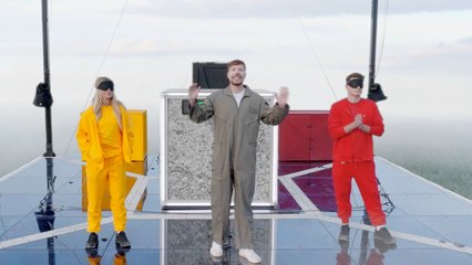 "SURVIVE 30 DAYS TRAPPED IN THE SKY, WIN $250,000 😱☁️💰 (EXTREME CHALLENGE)"