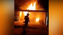 Polícia Militar resgata homem que ateou fogo na própria casa na noite de Natal, em Triunfo
