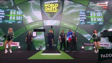 Les images du walk-on de Nathan Aspinall - Fléchettes - Championnat du monde