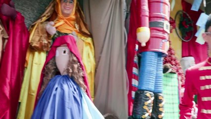 Decoração Natalina em Material Reciclável: Conheça a Casa do Papai Noel na Rua Expedicionário Teodoro Sativa em Porto Alegre