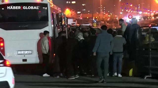 Diyarbakır'da tahliye olan hükümlülere davul zurnalı karşılama