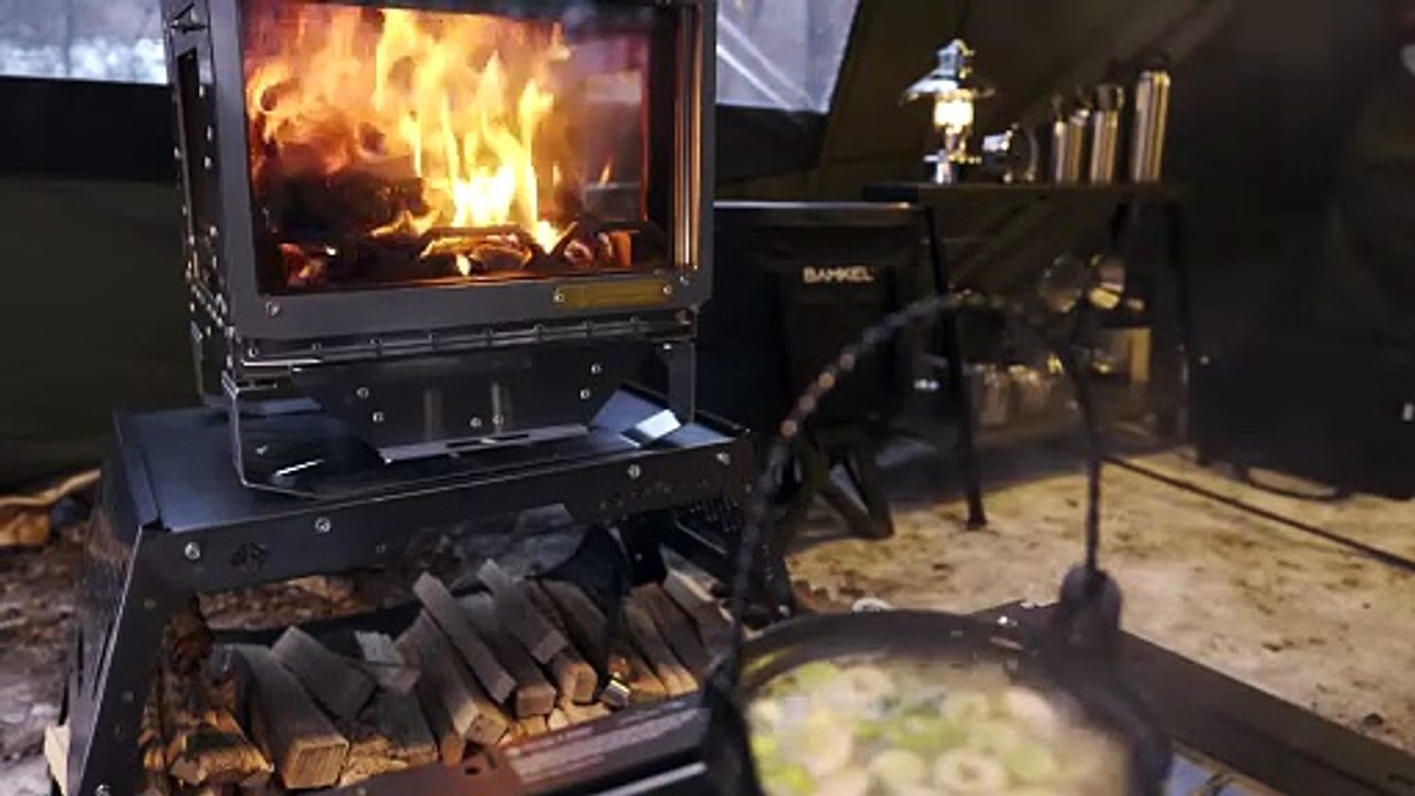 [Snow Car Camping] –17°C Extreme Cold! Cozy Winter Camping in a Luxury Car Tent