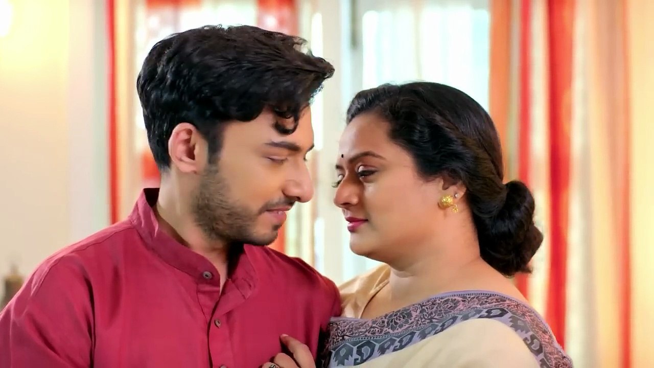 Hot Saas ne apne damad ke sath kiya affair #comedy #entertainment #ullu