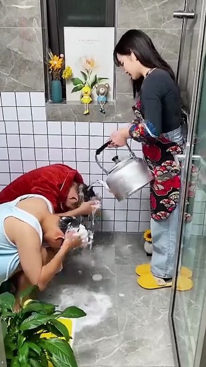 Uncle Wang from next door came to my place to take a bath. Seeing this showerhead stand, he gave a thumbs-up