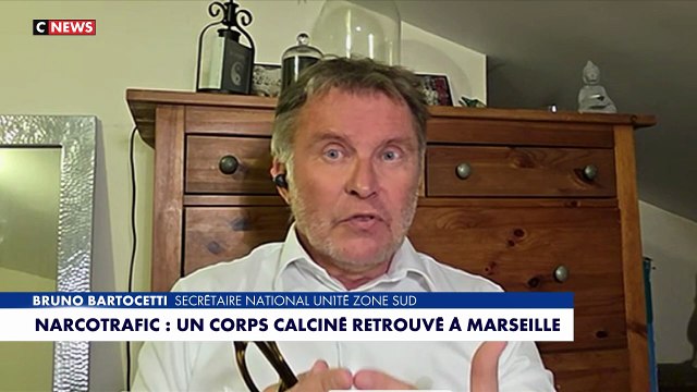 Un corps a été découvert dans une voiture incendiée à Septèmes-les-Vallons, proche des quartiers Nord de Marseille où un homme a été retrouvé blessé par balle au même moment