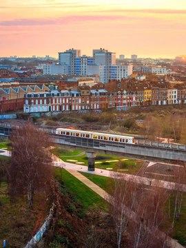 Super nouvelle !! 🚈 Pour le nouvel an, le métro circulera toute la nuit du 31 décembre au 1er janvier sur le réseau Ilevia.