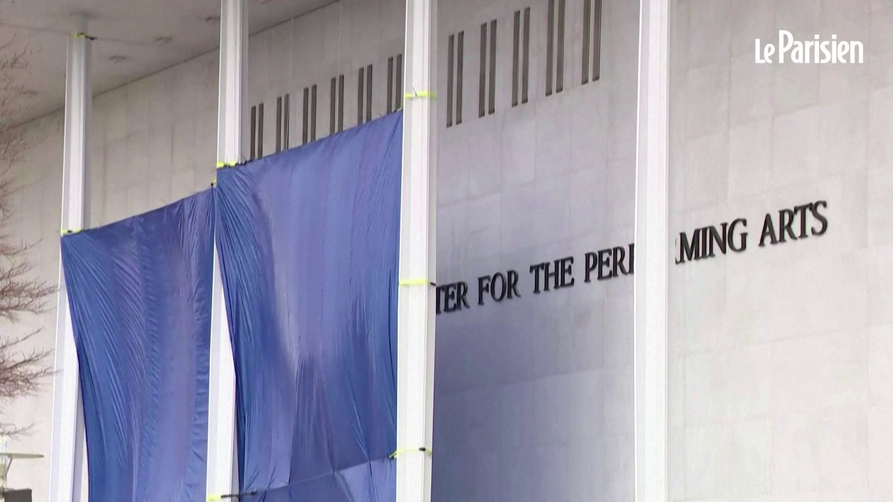 Trump fait mettre son nom sur la plus célèbre salle de spectacles de Washington