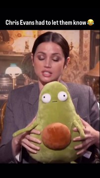 “Hmmm that’s not his butt ” 🤣 #chrisevans #anadearmas #captainamerica #avengersdoomsday #doctordoom