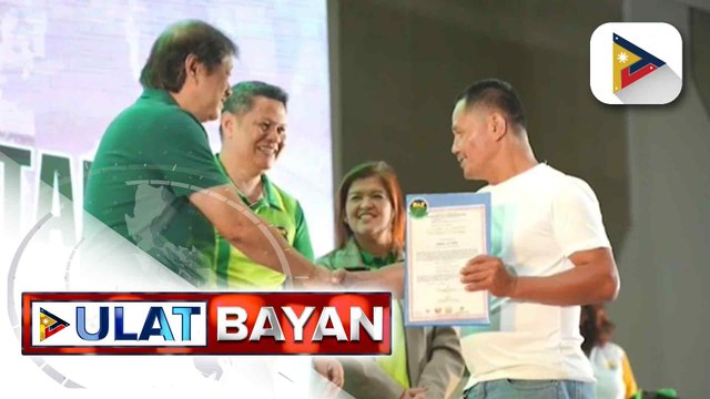 Libo-libong magsasaka, nakatanggap ng titulo ng lupa at binura na ang utang sa lupang sinasaka | ulat ni Cleizl Pardilla