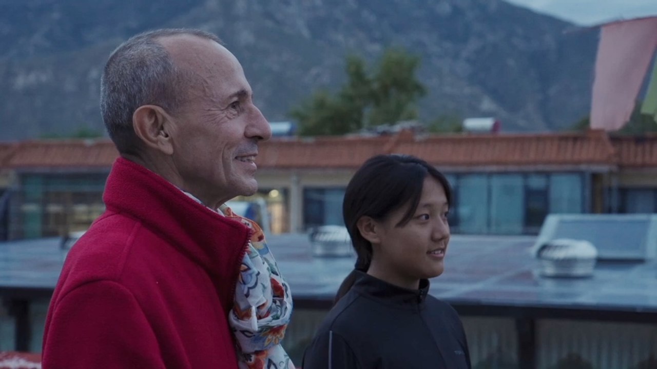 Jacques visite un restaurant de la mère de Gesang