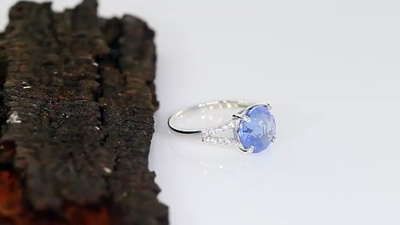 Blue Sapphire ring: Gem of Wisdom & Royal Elegance