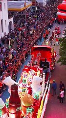 Bukele celebró la Navidad con un vistoso desfile en una de las zonas que fue considerada la más peligrosa de El Salvador
