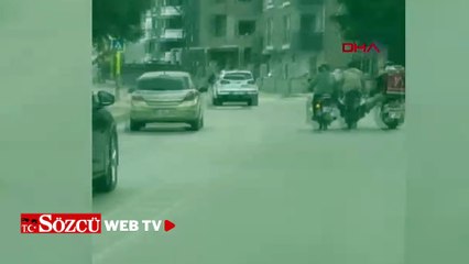 Benzini biten motosikleti ayaklar ile ittiler