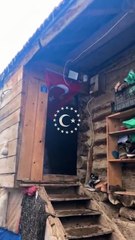 Şehidimizin babası, tahtadan evinin yıkılma riski nedeniyle taziyeleri evinde kabul edemedi.