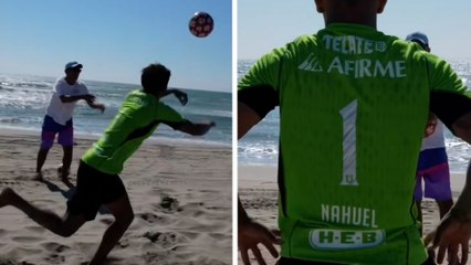Hijo de Jorge Campos ilusiona a los fans con sus habilidades con playera de Nahuel Guzmán
