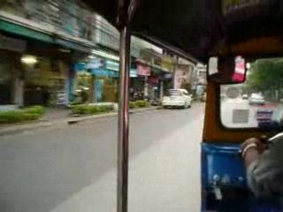 Un tuk tuk nomme desir
