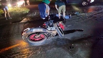 Duas pessoas ficam feridas após forte batida entre moto e HB20 na BR-467 em Cascavel