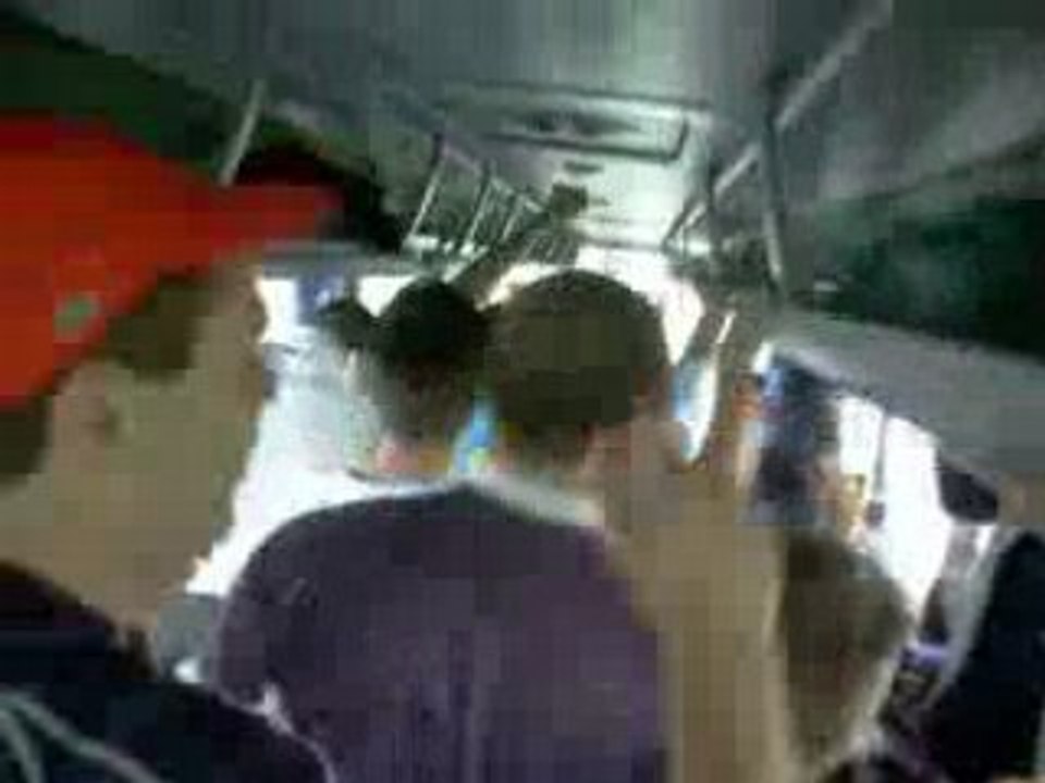 Ceux qui ne saute pas sont lyonnais !!!