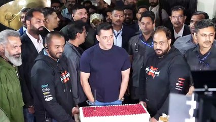 Salman Khan turns 60, cuts cake with paparazzi at Panvel farmhouse. Watch