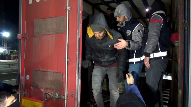 Durdurulan tırda 23 göçmen yakalandı; şoför gözaltına alındı