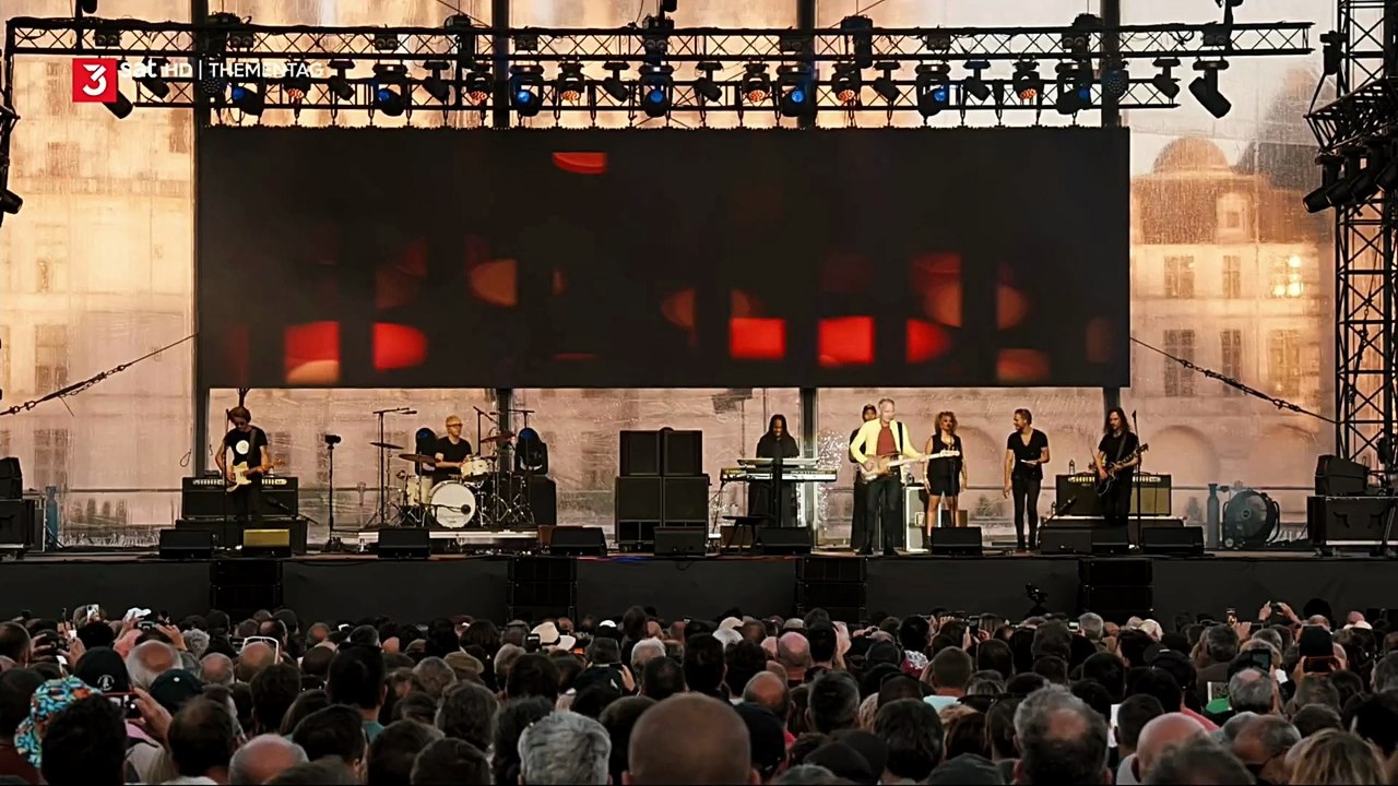 Every Little Thing She Does Is Magic (The Police song) - Sting (live)