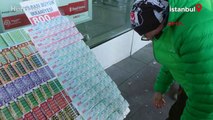 Yılbaşı öncesi Kadıköy’deki Milli Piyango bayilerinde yoğunluk