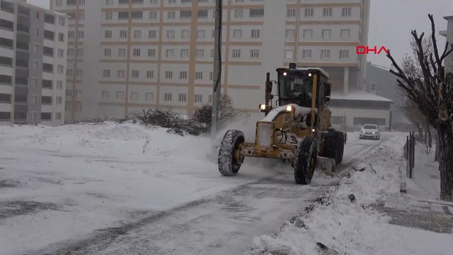 Bitlis’te kar yağışı: 180 köy yolu ulaşıma kapandı
