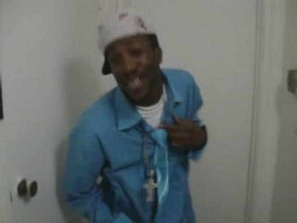 cut off the dreads n now she wanna rub d promoter dougie