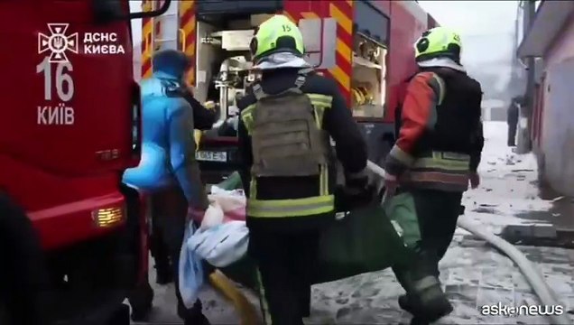 Pioggia di raid russi su Kiev, Zelensky: Mosca vuole la guerra