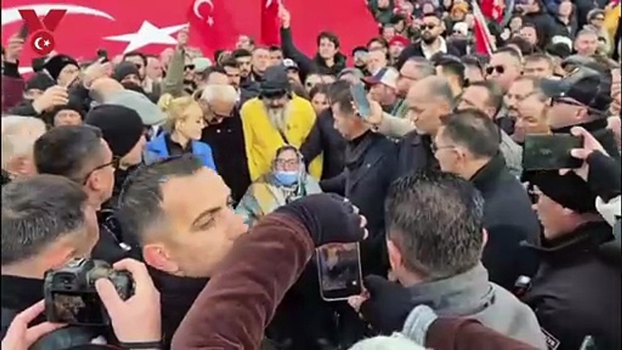 Pakize Akbaba, Anıtkabir'de "Vatan elden gidiyor, başka vatanımız yok. Ben oğlumun başında yemin ettim. 'Oğlum git vatana helallik yap, şehit ol' dedim. Ona verdiğim sözü yerine getireceğim. Beni kimse durduramaz" diye konuştu.