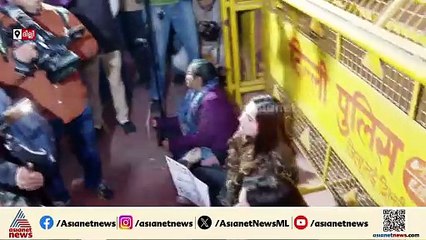 ദില്ലിയിൽ പാർലമെൻ്റിന് മുൻപിൽ പ്രതിഷേധം; ഉന്നാവ് പീഡനക്കേസ് പ്രതിയെ വെറുതെ വിട്ടതിലാണ് പ്രതിഷേധം