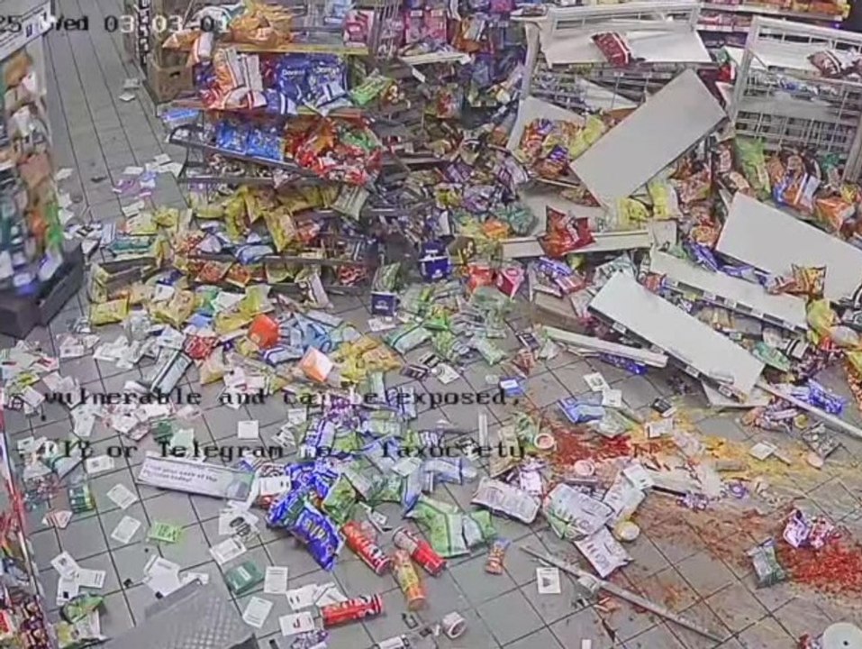 Einbruch an heiligabend: geldautomatenräuber verwüsten laden