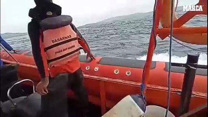 Autoridades indonesias reanudarán el domingo la búsqueda de cuatro españoles tras un naufragio