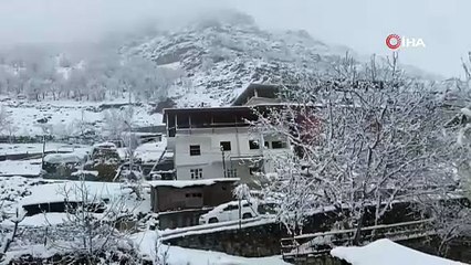 Bütün kent beyaza büründü: Kar kalınlığı 1 metreyi aştı!