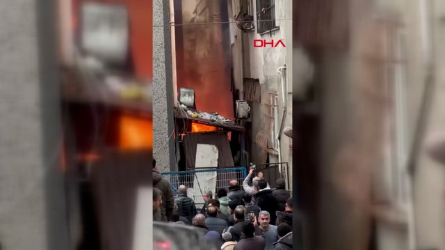 Sultangazi'de tekstil atölyesinde yangın