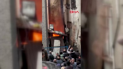 Sultangazi'de tekstil atölyesinde yangın