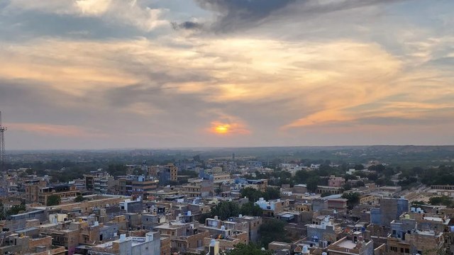 Video: जैसलमेर: दिन में गुनगुनी धूप, तापमान में उतार-चढ़ाव जारी, खुले इलाकों में बढ़ी ठिठुरन