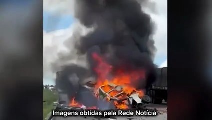 Pelo menos dez pessoas morrem em colisão frontal seguida de incêndio na Bahia