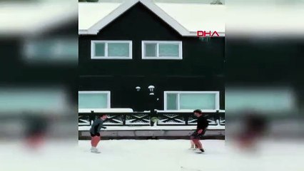 Arda Güler, memleketi Bolu’da arkadaşıyla top oynadı