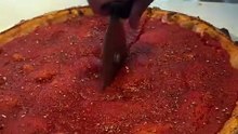 Thick deep dish pizza 🧀🧀🧀