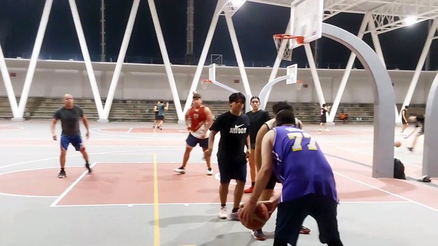 CON MUJER Y ME DICEN TU GUERO (RUBIO) LAS METIAS TODAS CUANDO JUGABAMOS CON RAGA PERO YA ME HICE VIEJO ME CANSO YA NO BRINCO NI MEDIA TORTILLA Y SE RIERON PUT@ MADRE YA NO SOY EL MISMO YA NO TENGO PIERNAS VELOCIDAD PERO ME DEFIENDO TODAVÍA VEAN