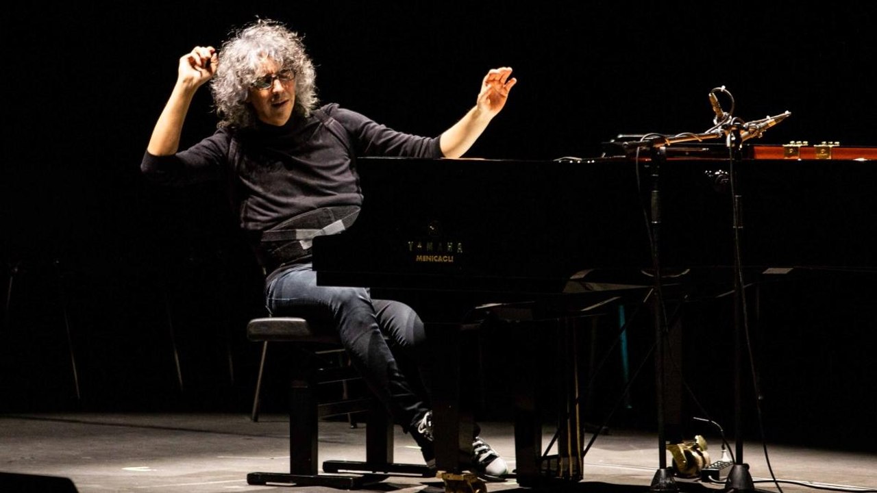 Giovanni Allevi torna all'Auditorium: «Dopo anni di sofferenza, festeggio con voi la gioia della vita»