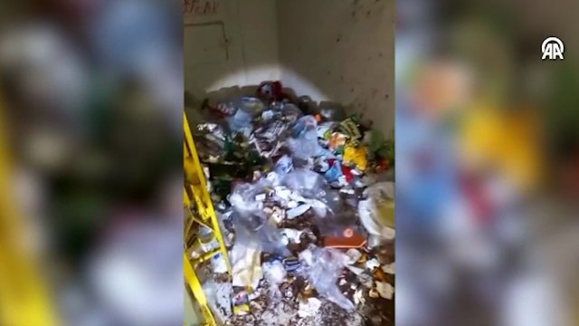 Esenler'de akrabasının dairesinin önüne çöp döken kişi gözaltına alındı