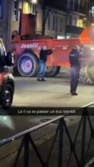 Auch : Les images spectaculaires et polémiques de policiers qui sortent leurs armes face à un agriculteurs au volant de son tracteur qui asperge la façade de "La Dépêche du Midi"