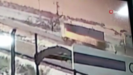 Kayan tırın şarampole yuvarlanma anı!