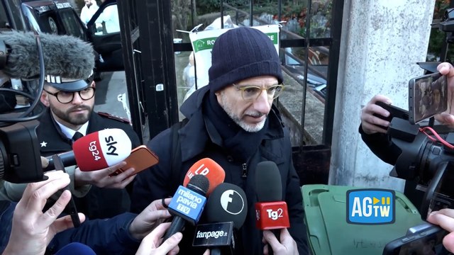 Il pm nel luogo in cui una donna è stata trovata morta, a Milano: «Non posso dire molto, ma se siamo qui qualcosa di strano c’è»