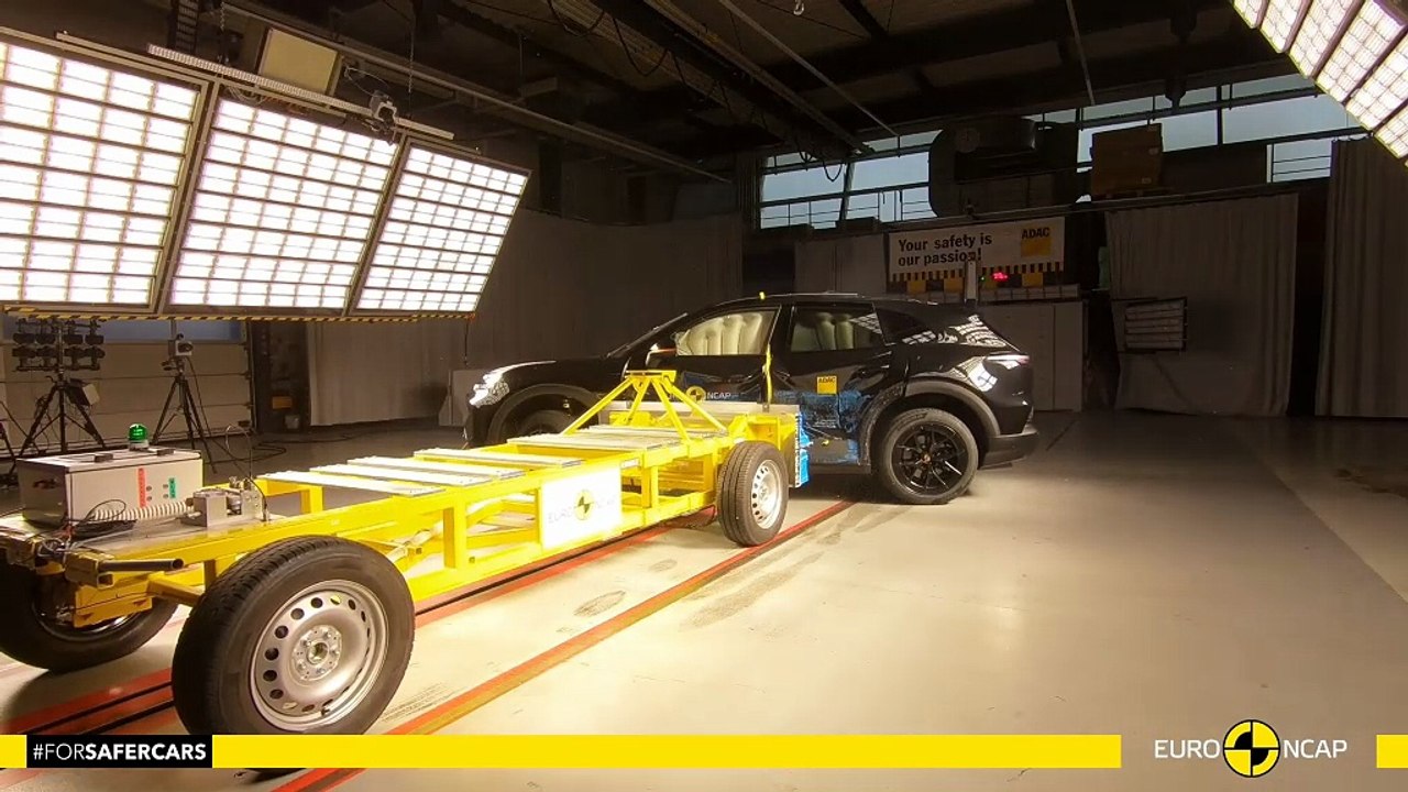 Le Porsche Cayenne Electric obtient cinq étoiles aux crash-tests Euro NCAP 2025