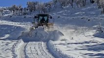 Siirt’te kar yağışı yolları kapattı: İç kanama geçiren kadın, ekiplerin müdahalesiyle hastaneye ulaştı