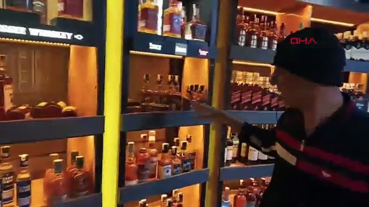 İçki satan markete ayyaş kadın baskını! Alkol içmek çağdaşlıksa ya bu ne?